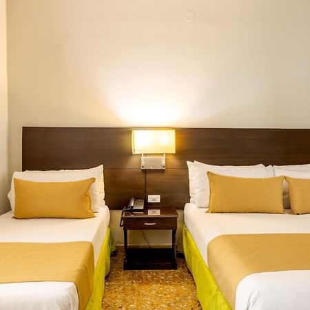 Hotel Manantial เมลการ์ ภายนอก รูปภาพ