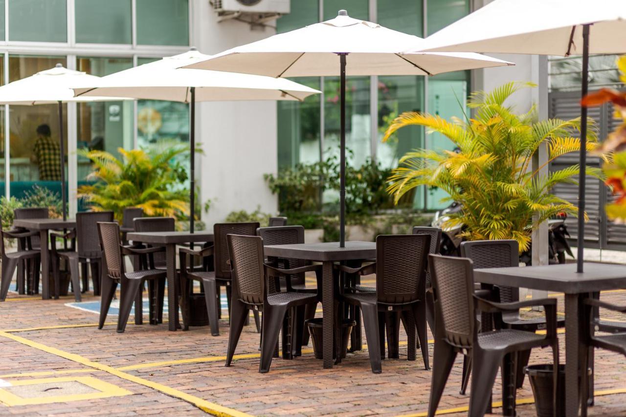 Hotel Manantial เมลการ์ ภายนอก รูปภาพ
