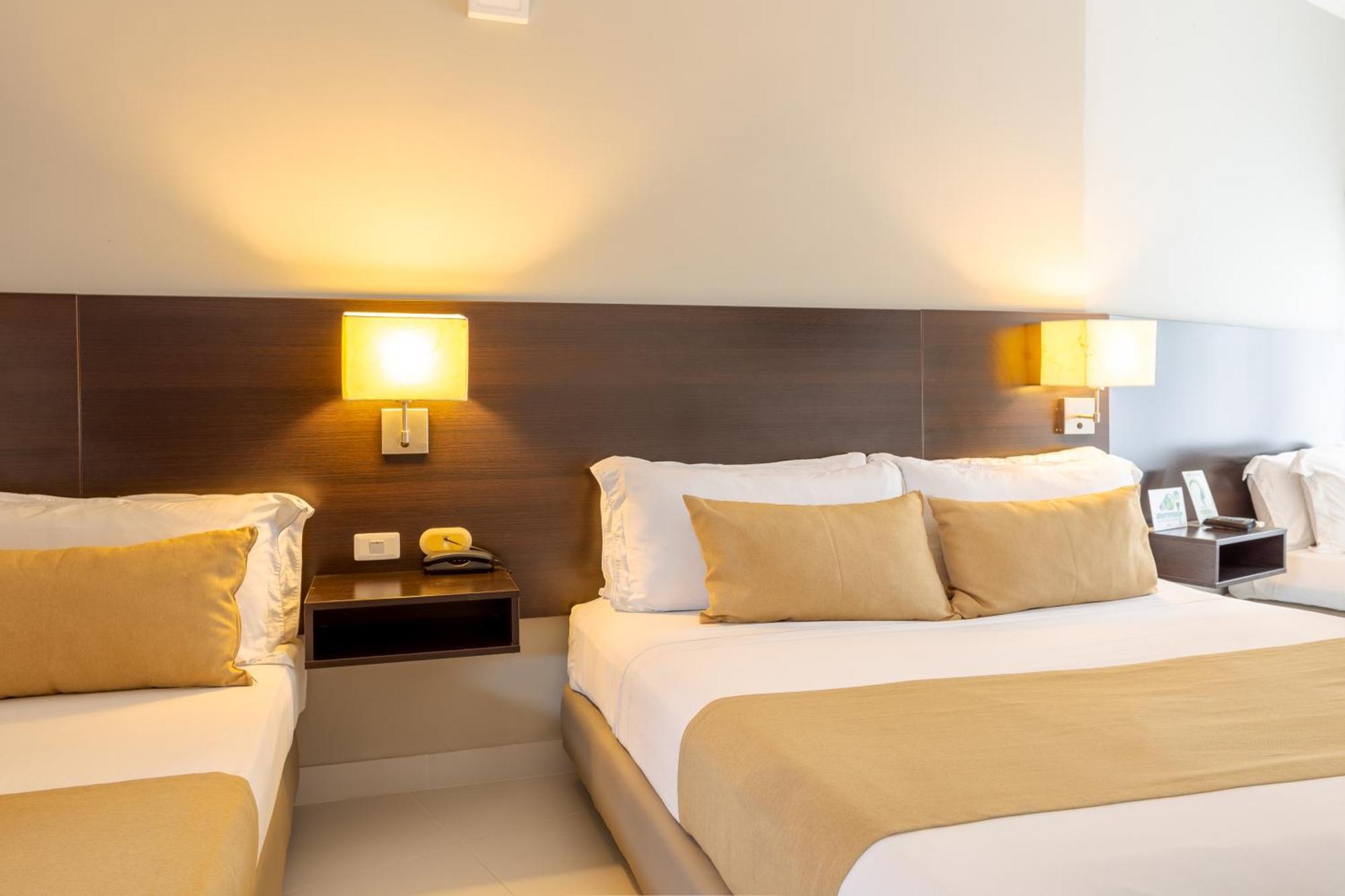 Hotel Manantial เมลการ์ ภายนอก รูปภาพ